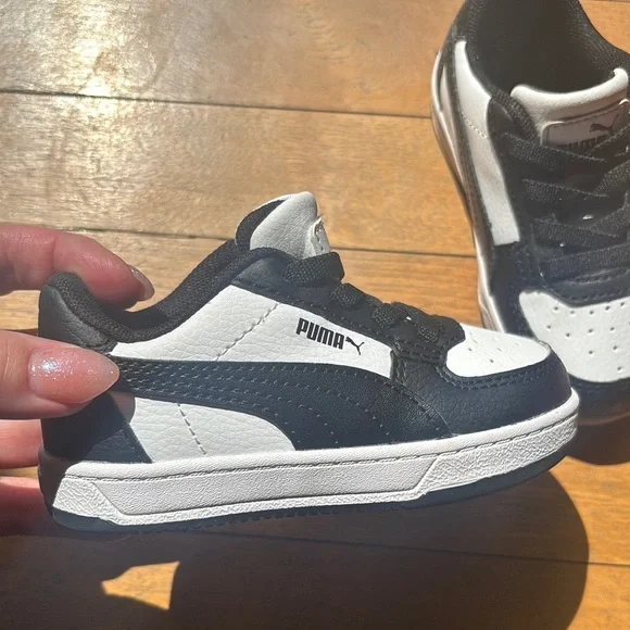 Toddlers Puma Black and White Sneakers with Cushioned Sole and Mesh Design - Picture 8 of 11